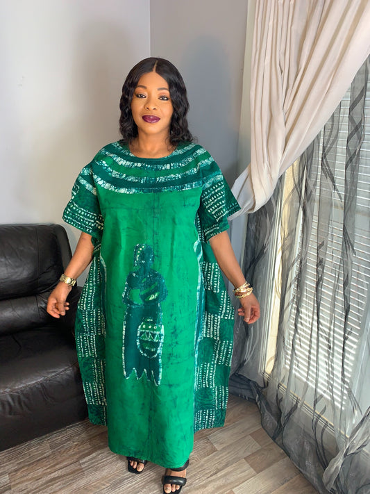 Grünes Batikkleid im Tye-and-Dye-Stil