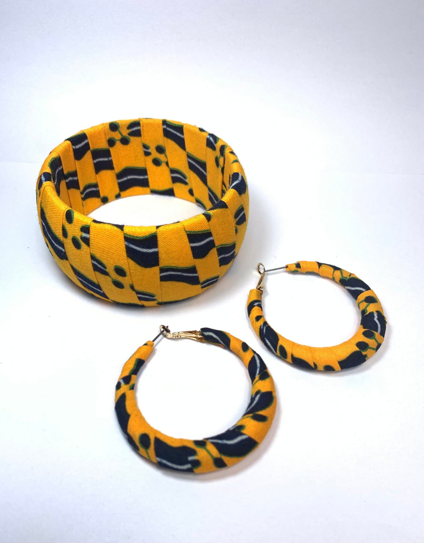 Yellow and black bracelet earrings set