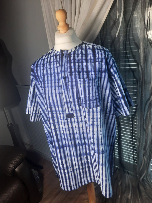 Chemises  hommes Indigo,  Batik rayures, bleu blanc, coton, Col rond, couture vintage yoruba.