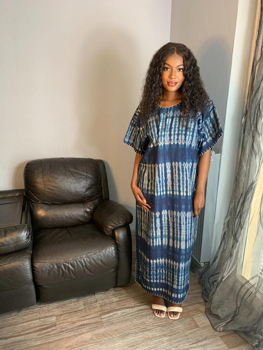 Exklusives langes Indigo-Batikkleid