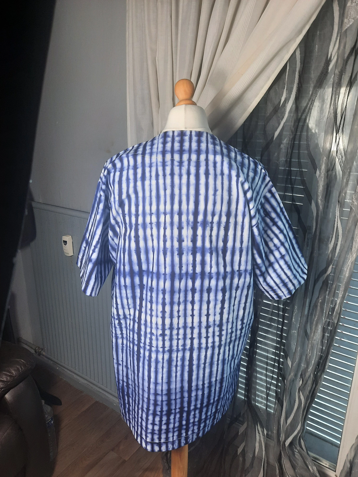 Chemises  hommes Indigo,  Batik rayures, bleu blanc, coton, Col rond, couture vintage yoruba.